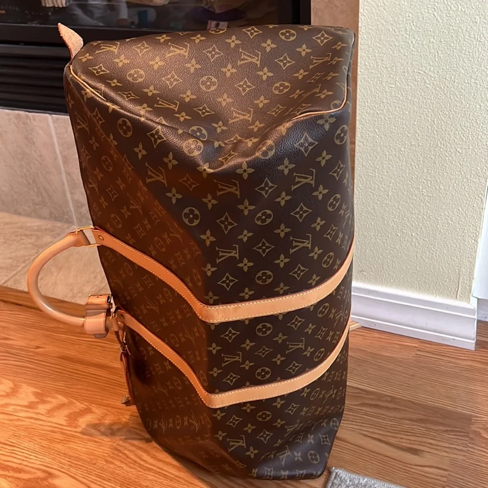 - Amazing Keepall bag by Louis Vuitton